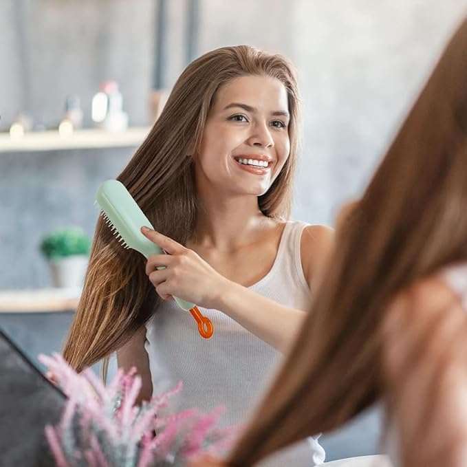 Self Cleaning Hair Brush - Clean Hair with One Pull